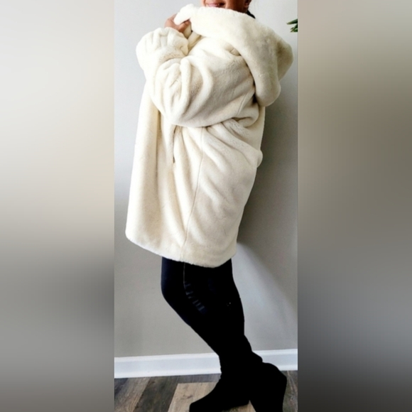Gallery Women's Super Soft Faux Fur Coat Hooded Hook/Button Ivory Small - Picture 10 of 16